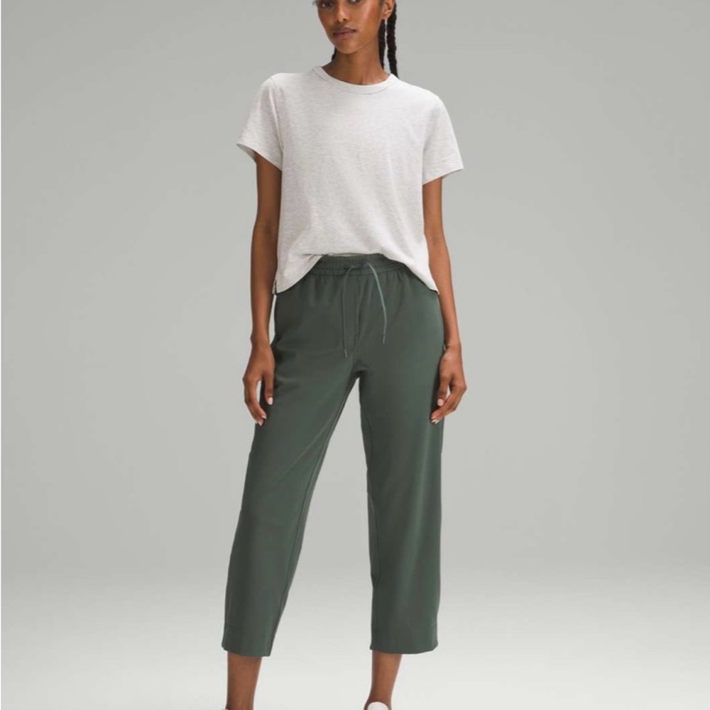 Lululemon Athletica Tapered-Leg Mid-Rise Crop 25" *Luxtreme